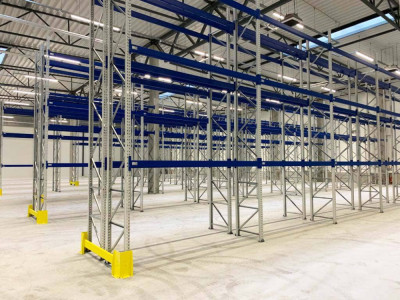 Levering og montering av Groglass pallehyller 3
